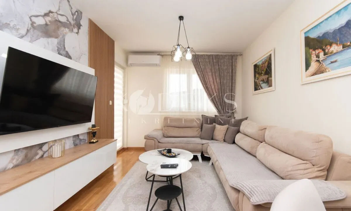 Izdavanje, dvosoban stan, 56m², City Kej, Podgorica