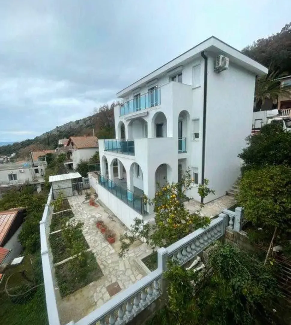 Prodaja, kuća, 330m², Kruče, Ulcinj