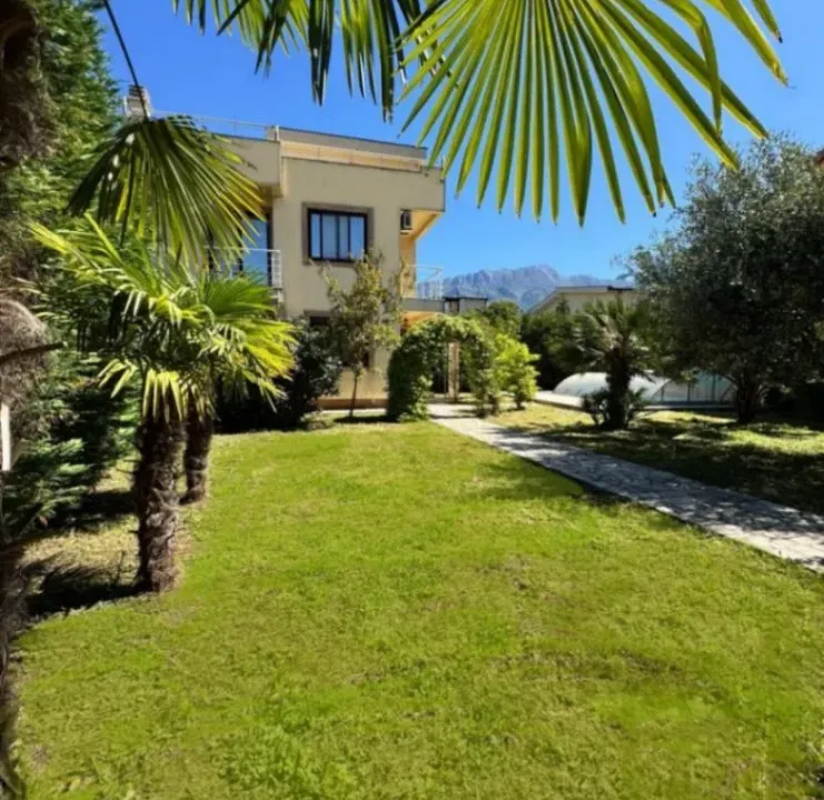 Prodaja, kuća, 180m², Polje, Bar