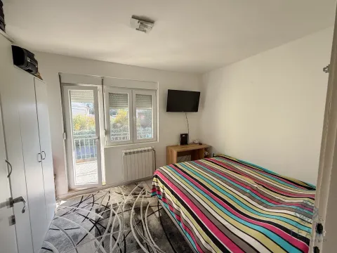 Izdavanje, kuća, 200m², Tološi, Podgorica - image 9