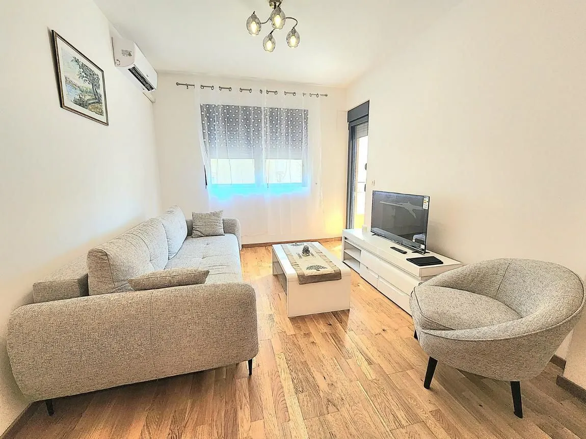 Rent, one bedroom apartment, 43m², Podkošljun, Budva
