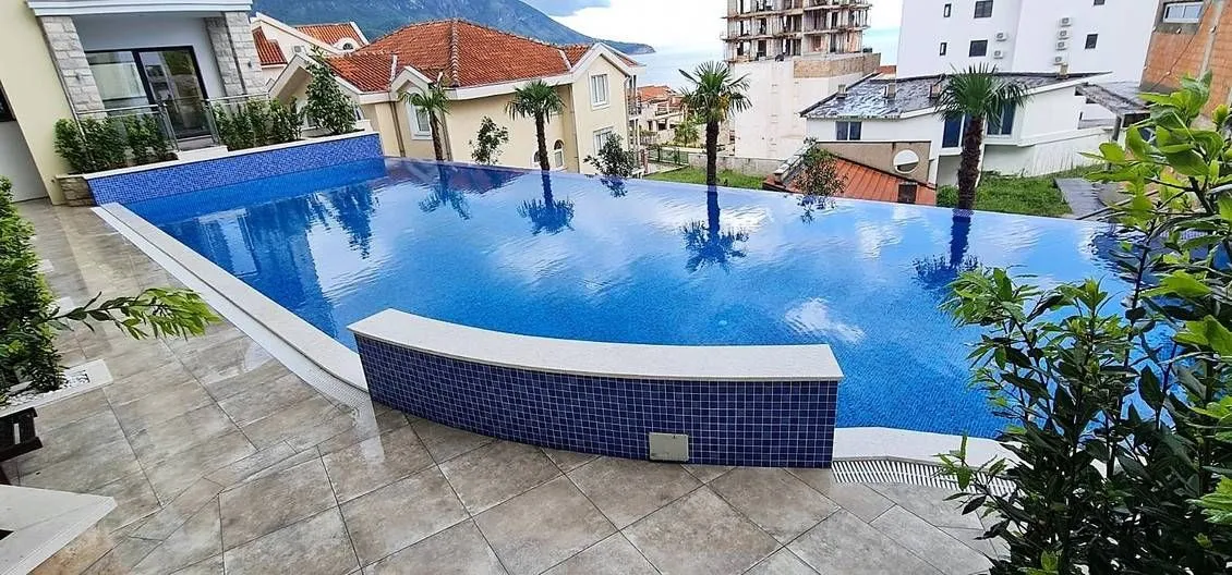Sale, three bedroom apartment, 285m², Bečići, Budva