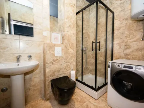 Izdavanje, jednosoban stan, 50m², Momišići, Podgorica - image 5