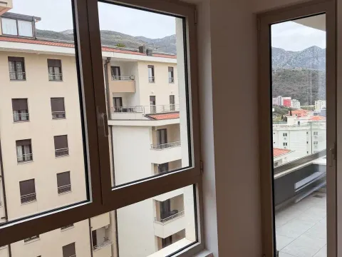 Sale, one bedroom apartment, 44m², Bečići, Budva - image 2