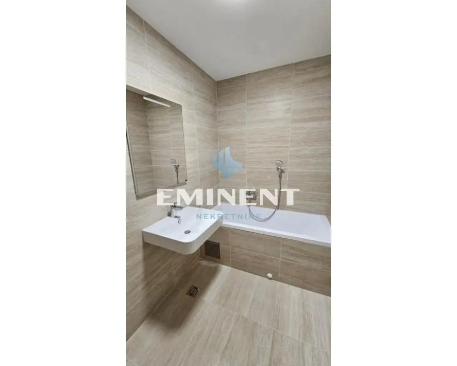Izdavanje, četvorosoban stan, 107m², Novi Beograd Blok 65, Novi Beograd Sve Podlokacije