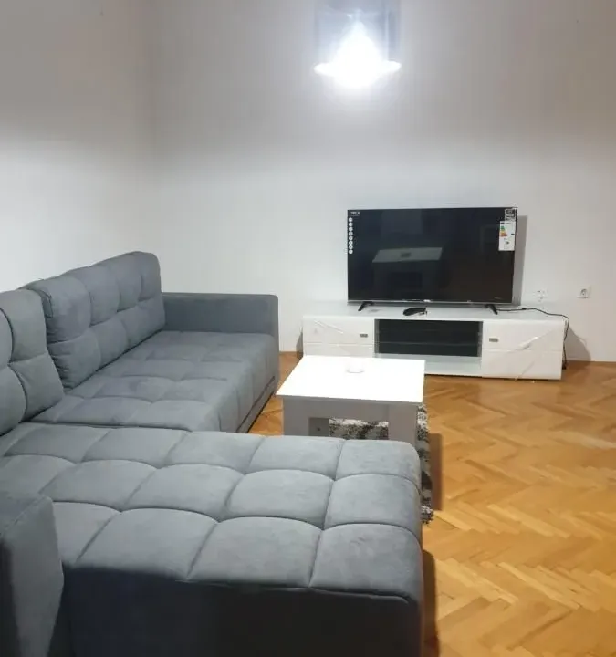 Izdavanje, jednosoban stan, 49m², Centar, Niš