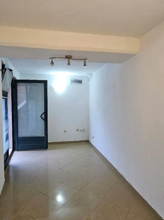 Izdavanje, poslovni prostor, 12m², Centar, Budva