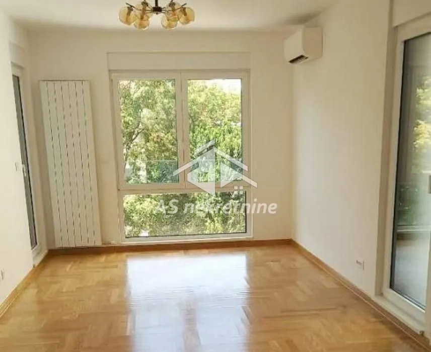 Rent, three bedroom apartment, 65m², Kalenić Pijaca, Vračar Sve Podlokacije