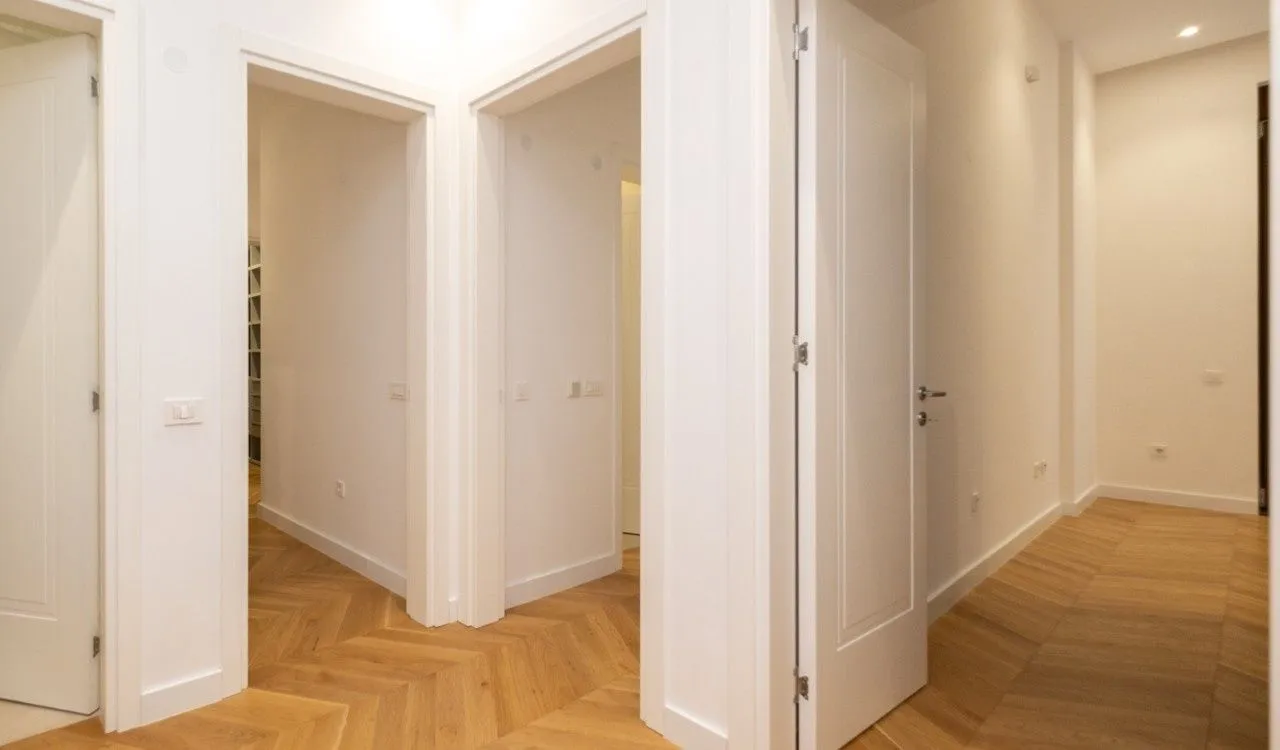 Izdavanje, trosoban stan, 205m², Gorica C, Podgorica