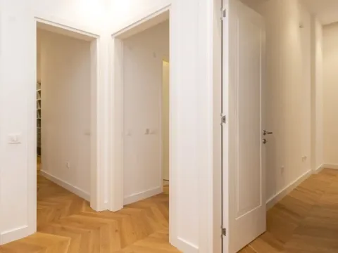 Izdavanje, trosoban stan, 205m², Podgorica, Crna Gora - image 2