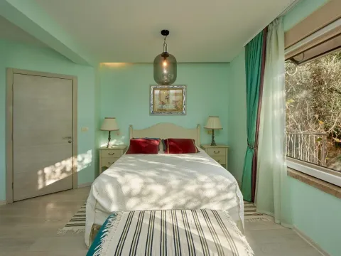 Izdavanje, trosoban stan, 247m², Sveti Stefan, Budva - image 22