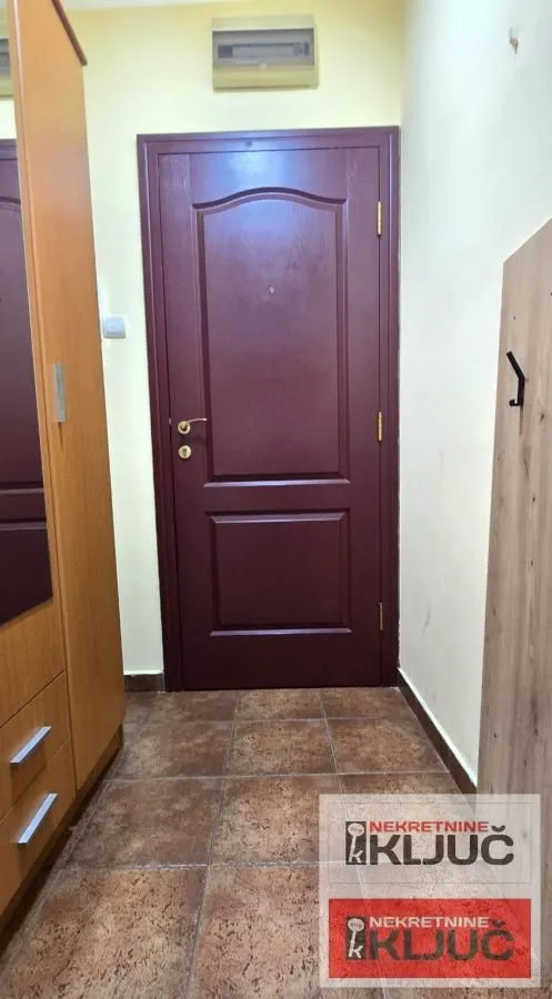 Izdavanje, garsonjera, 30m², Grbavica, Novi Sad Sve Podlokacije