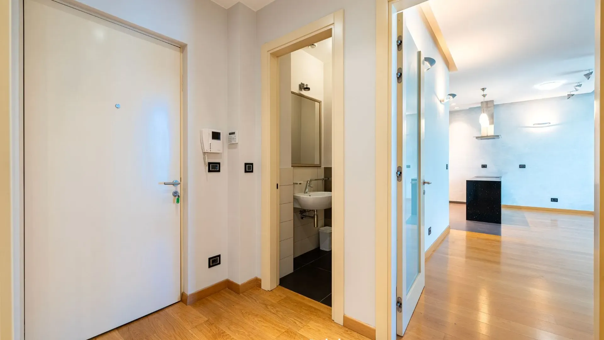 Prodaja, dvosoban stan, 88m², Kod Capital Plaze, Podgorica