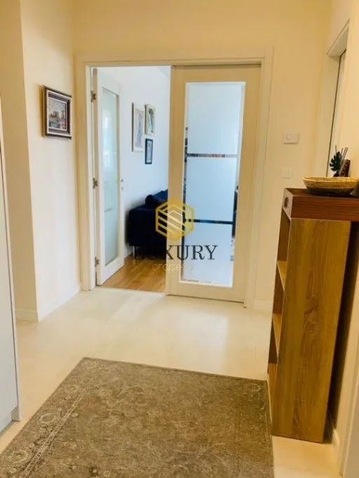 Izdavanje, trosoban stan, 95m², Central Point, Podgorica
