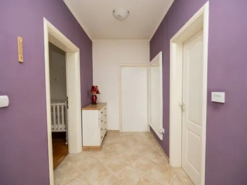 Sale, house, 198m², Zagorič, Podgorica - image 11