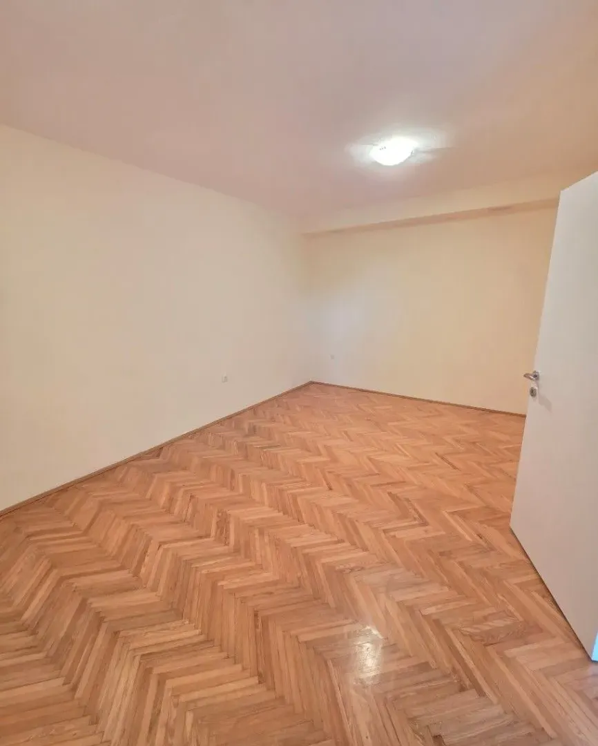 Izdavanje, jednosoban stan, 60m², Tološi, Podgorica