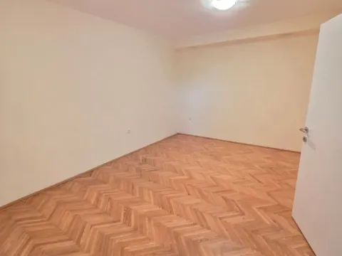 Izdavanje, jednosoban stan, 60m², Tološi, Podgorica - image 6