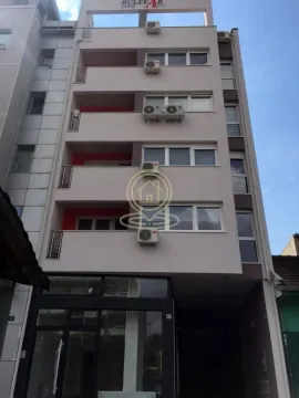 Pogled na fasadu stambene zgrade sa terasama i klima uređajima. - image 21