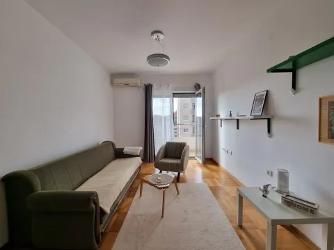 Rent, one bedroom apartment, 44m², Budva, Crna Gora - image 1