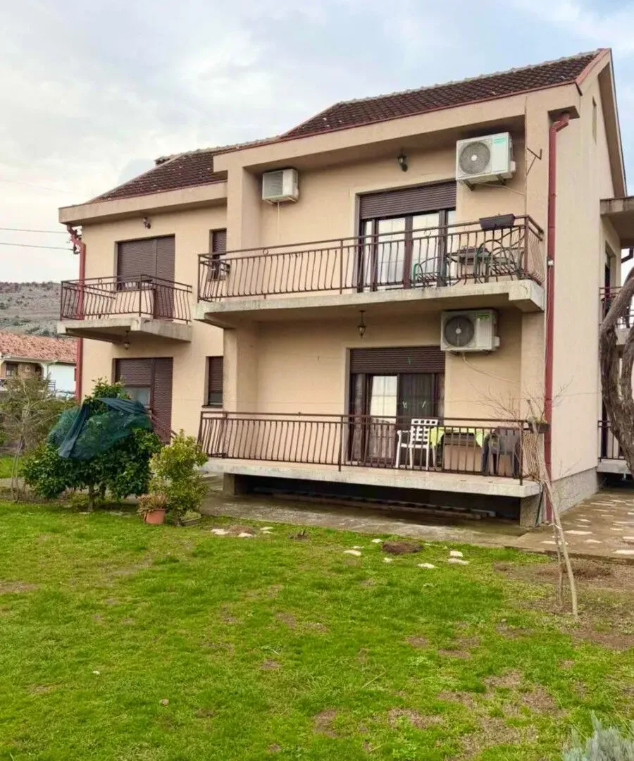 Izdavanje, kuća, 100m², Tološi, Podgorica