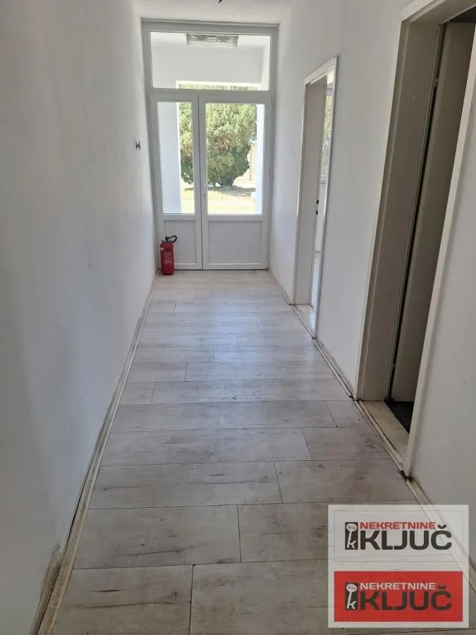 Rent, office space, 415m², Salajka, Novi Sad Sve Podlokacije