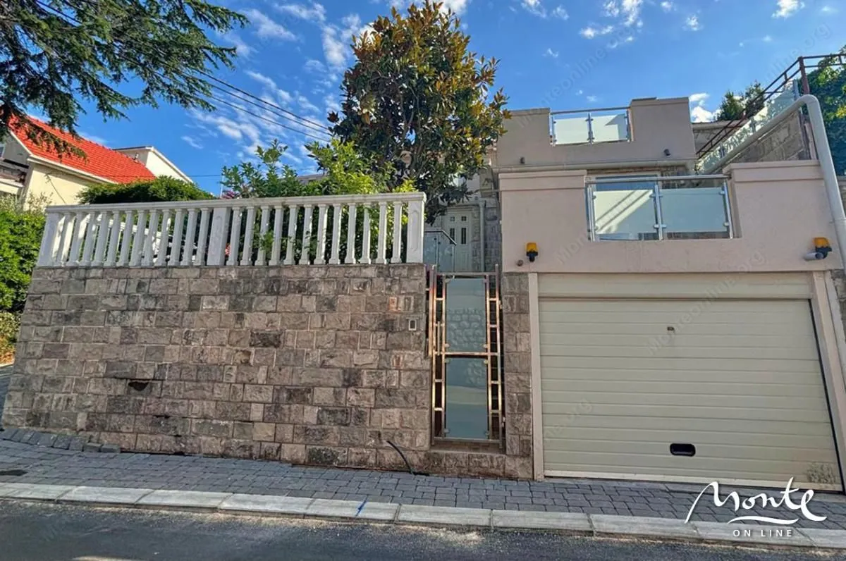 Prodaja, dvosoban stan, 120m², Krašići, Tivat