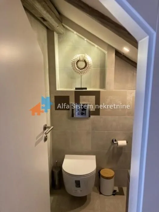 Izdavanje, četvorosoban stan, 108m², Stari Grad, Beograd