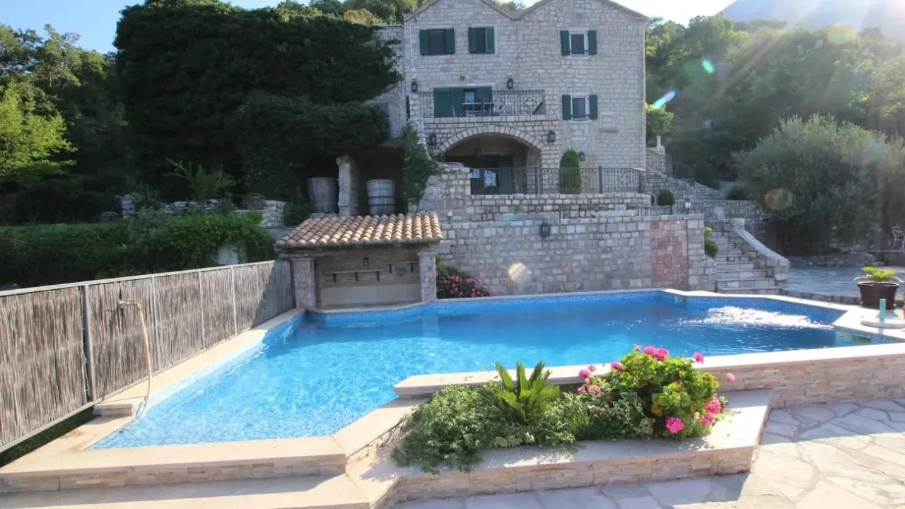 Izdavanje, kuća, 350m², Budva, Crna Gora