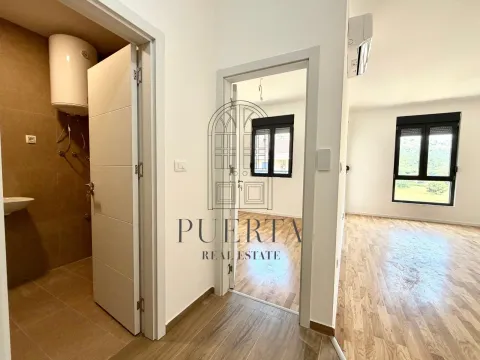 Prodaja, jednosoban stan, 45m², Tološi, Podgorica - image 9