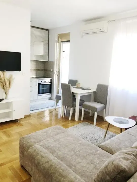 Izdavanje, jednosoban stan, 36m², Stari Aerodrom, Podgorica