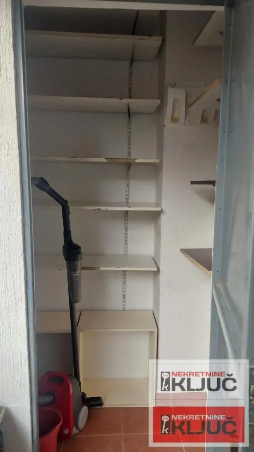 Izdavanje, trosoban stan, 71m², Centar, Novi Sad