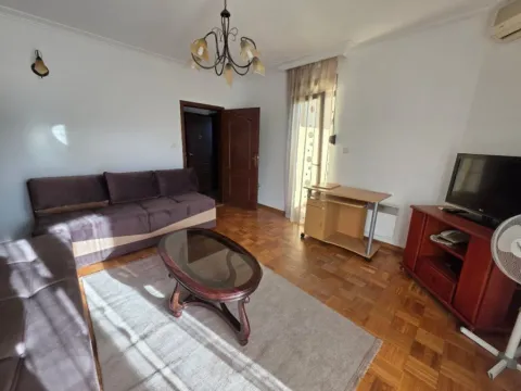 Izdavanje, dvosoban stan, 85m², Stari Aerodrom, Podgorica - image 3