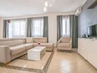 Izdavanje, jednosoban stan, 90m², Bečići, Budva - image 1