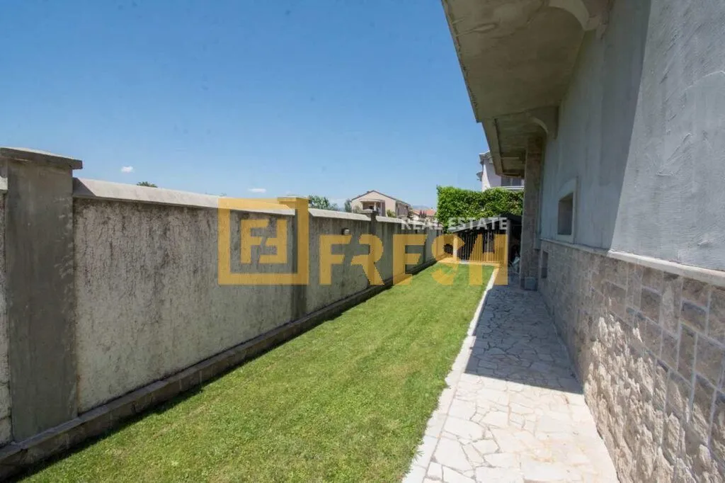 Prodaja, kuća, 550m², Zabjelo, Podgorica