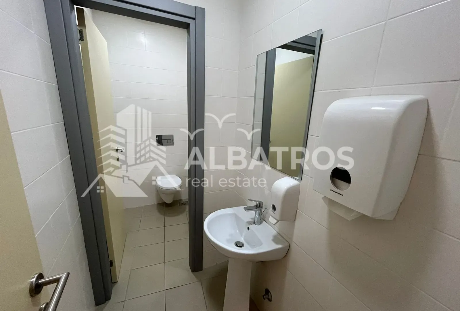 Rent, office space, 181m², Centar, Bar