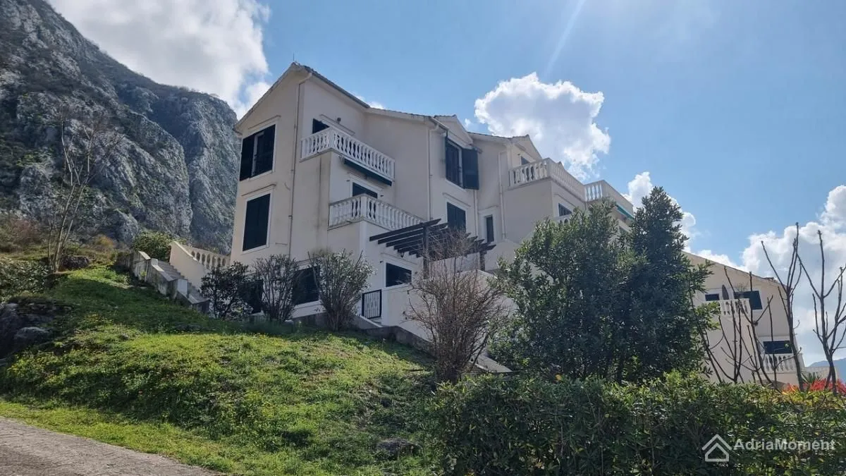 Prodaja, dvosoban stan, 80m², Dobrota, Kotor