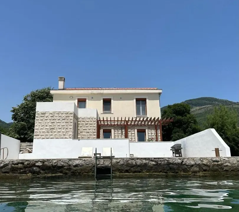 Prodaja, kuća, 110m², Herceg Novi, Crna Gora