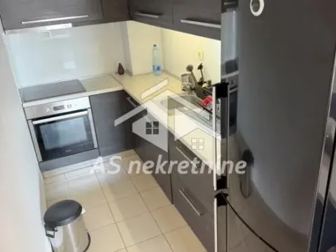 Izdavanje, trosoban stan, 73m², Vračar Sve Podlokacije, Beograd - image 12