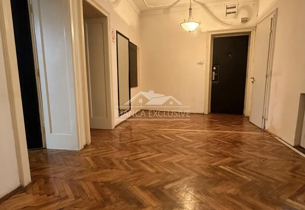 Prodaja, trosoban stan, 101m², Kosančićev Venac, Beograd