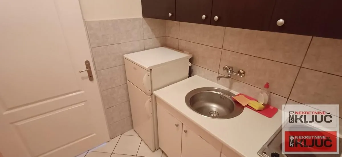Izdavanje, garsonjera, 27m², Centar, Novi Sad