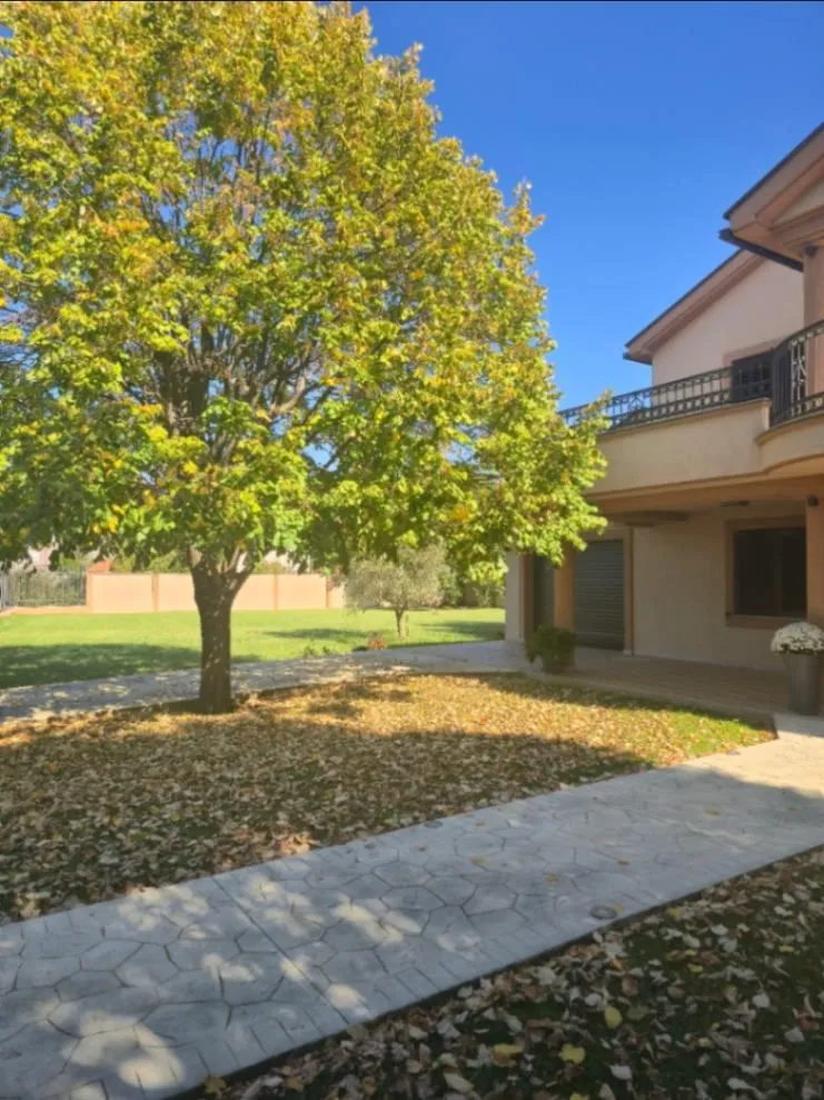 Prodaja, kuća, 300m², Tuzi, Podgorica