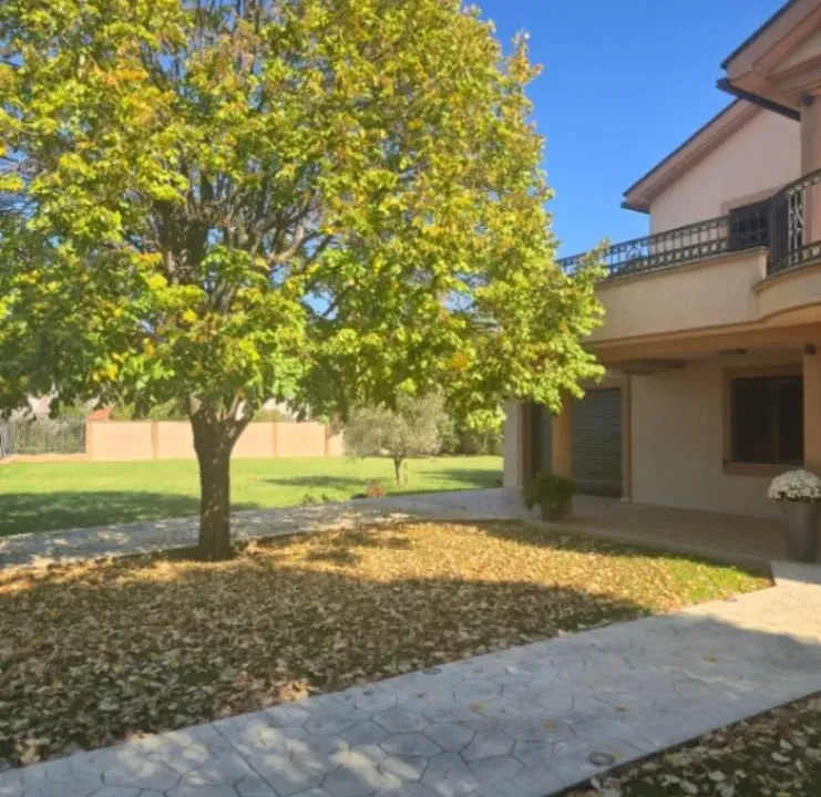 Sale, house, 300m², Tuzi, Podgorica