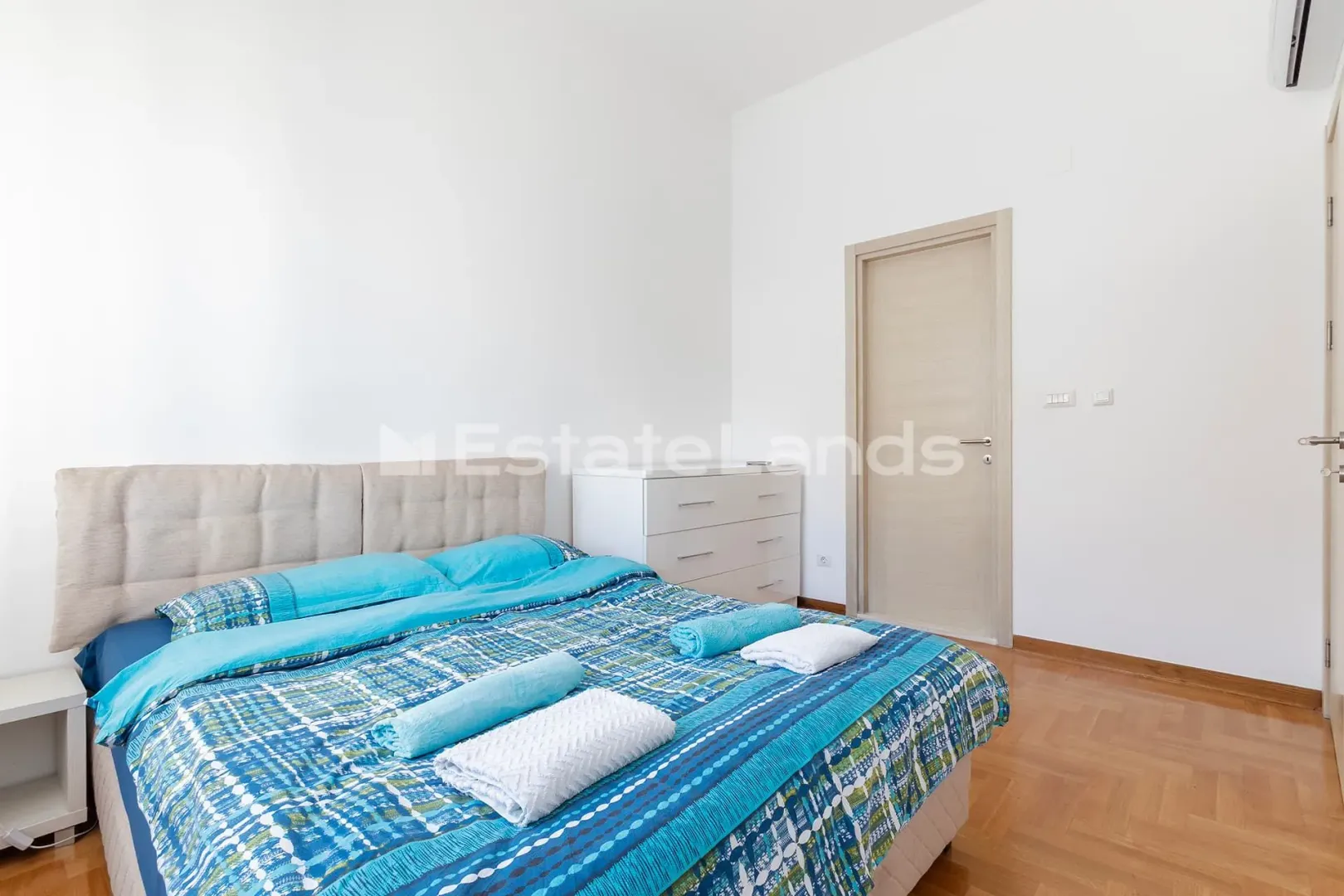 Prodaja, dvosoban stan, 84m², Morinj, Kotor