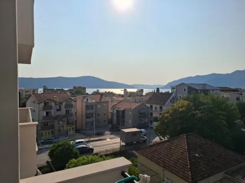 Rent, two bedroom apartment, 60m², Kalimanj, Tivat - image 5