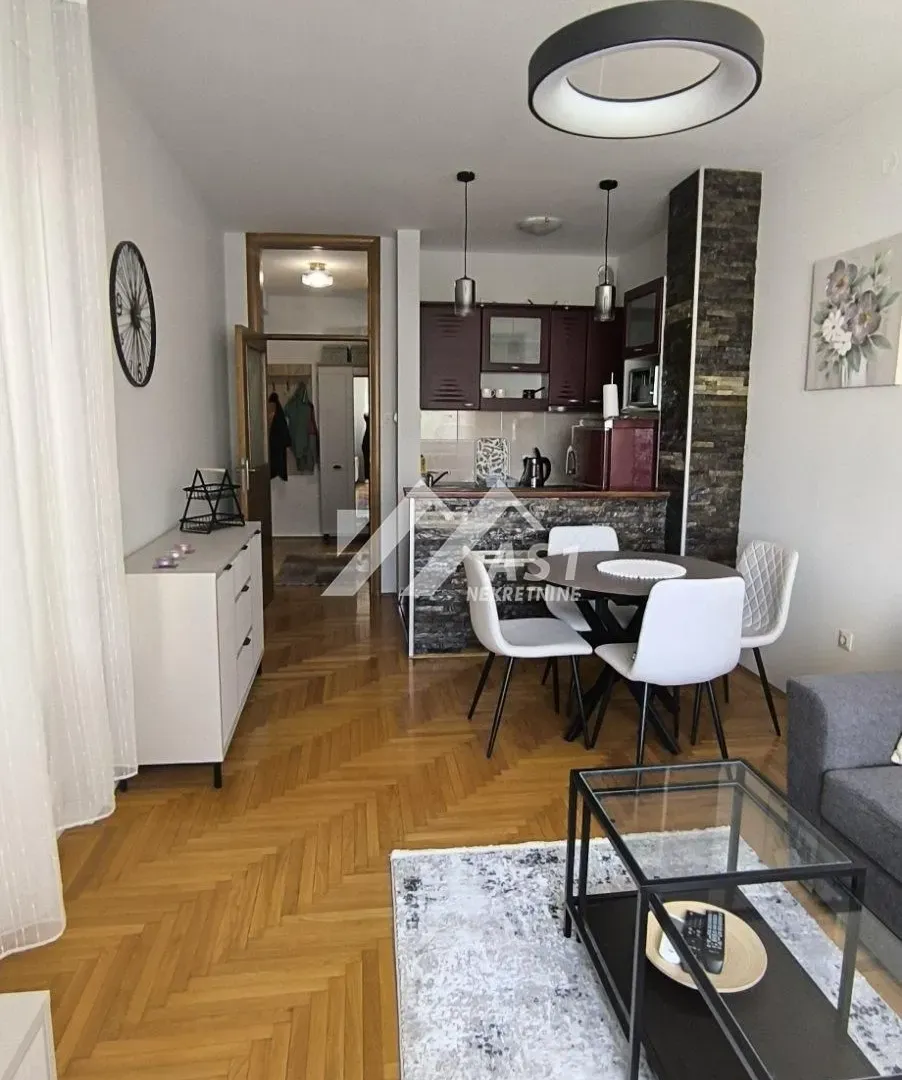 Izdavanje, dvosoban stan, 43m², Bulevar Oslobodjenja, Novi Sad Sve Podlokacije
