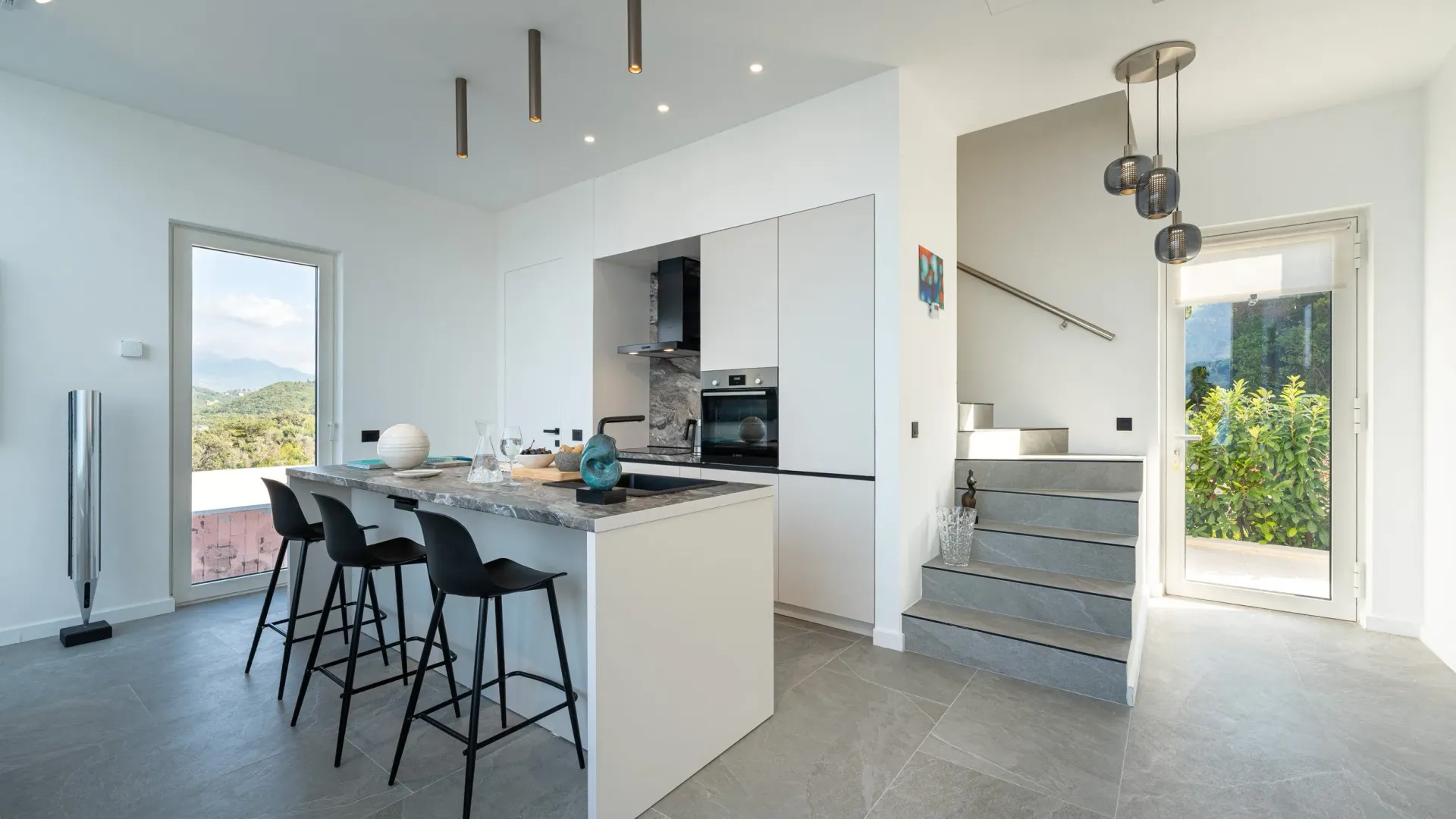 Rent, one bedroom apartment, 68m², Krašići, Tivat