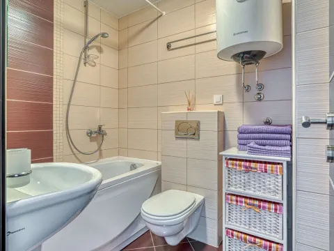 Sale, four bedroom apartment, 188m², Rozino, Budva - image 11