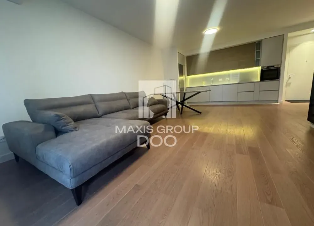 Izdavanje, četvorosoban stan, 117m², Savski Venac, Beograd