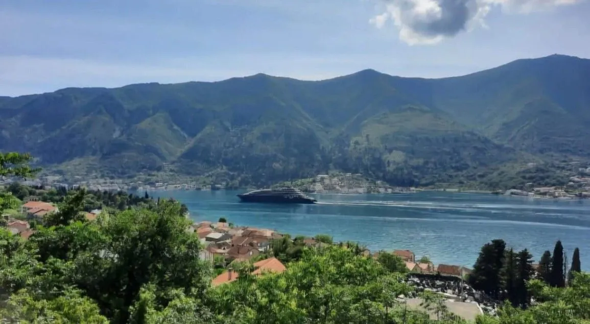 Prodaja, dvosoban stan, 59m², Dobrota, Kotor