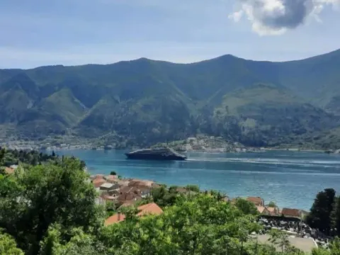 Sale, two bedroom apartment, 59m², Dobrota, Kotor